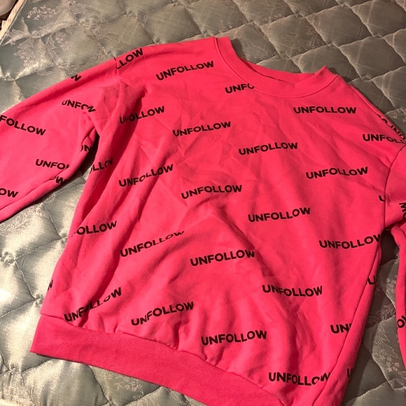 small, pink and black forever 21 sweatshirt - Picture 1 of 2